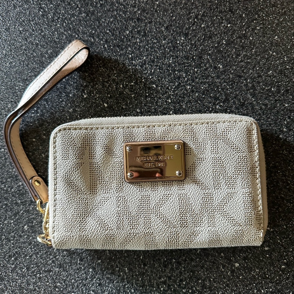 Michael Kors Cream Wristlet